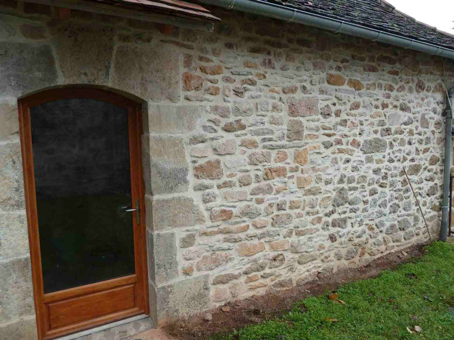 Joint à la chaux, façade en pierre Moras-en-Valloire